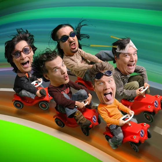 Bild: U-Bahn Kontrollöre in tiefgefrorenen Frauenkleidern