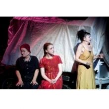 Bild: Mutter Courage und ihre Kinder - Berliner Ensemble