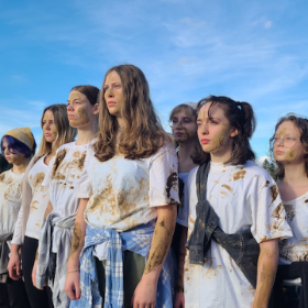 Bild: Mädchenmeute - DAT-Theaterjugendclub