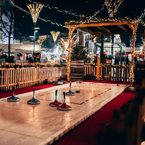 Bild: Eisstockschießen auf dem Bochumer Weihnachtsmarkt