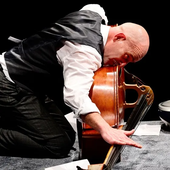 Bild: Der Kontrabass - Theater Ansbach