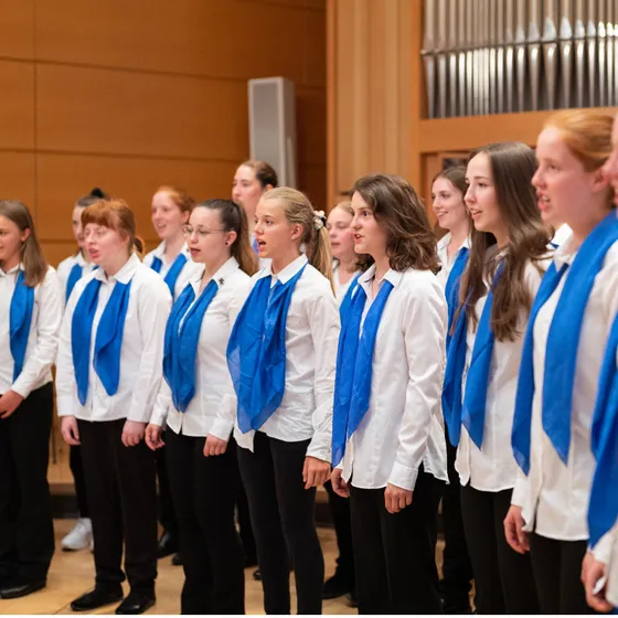 Bild: Mädchenkantorei am Freiburger Münster