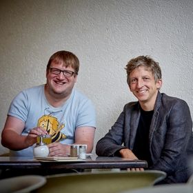 Bild: Männer am Klavier