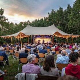 Bild: Sommerabende in Evas Sommergarten