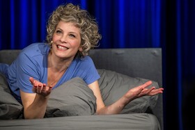 Bild: Anna Schäfer - "Schlafende Hunde" - COMEDY THEATER
