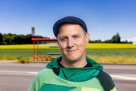 Bild: Sebastian 23 - „Zusammenhaltestelle“