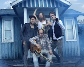 Bild: 20. World-Town-Festival Gankino Circus: "Bei den Finnen"