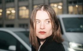 Bild: Sophia Kennedy „Squeeze Me“ live