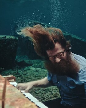 Bild: BEN CAPLAN - "The Flood - Europe 2026"