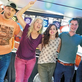 Bild: Schlager-Party - Tageskreuzfahrten 2026 - Party