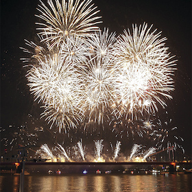 Bild: Ruhrort in Flammen - Tageskreuzfahrten 2026 - Klassiker