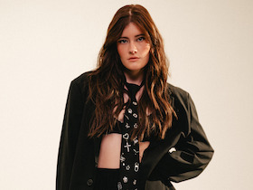 Bild: Madeline Juno - Live