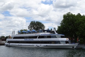 Bild: Seniorenfahrt - Rundfahrt mit Live-Musik, 2 Tassen Kaffee und 1 Stück Kuchen