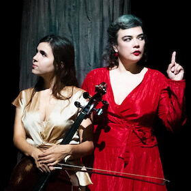 Bild: BIRDS ON A WIRE