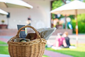 Bild: Picknickkorb Heinrich für Zwei (herzhaft) / Einlass ab 19 Uhr / Nur in Verbindung mit wenigstens einer Eintrittskarte - Herzhaft