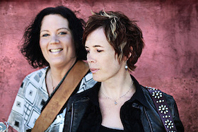 Bild: Namoli Brennet und Amy Protscher