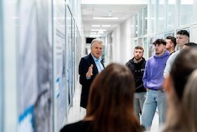 Bild: Betriebsführung Augsburger Allgemeine - Kindergruppe