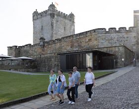 Bild: Die Burg von allen Seiten - Rundgang