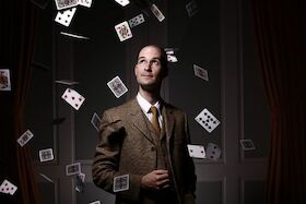 Bild: Pit Hartling - Pit Hartling wirkt Wunder - Stand-Up Zauberkunst