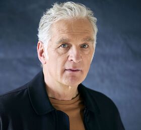 Bild: Bernadette Schoog im Gespräch mit Walter Sittler