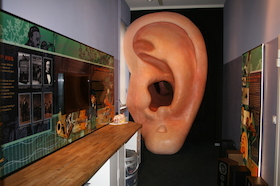 Bild: Führung durch das Begehbare Ohr