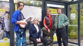 Bild: WARTEN AUF´N BUS