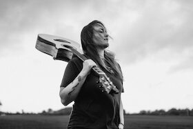 Bild: Sophie Chassée: Modern Fingerstyle & Songwriting mit Tiefe