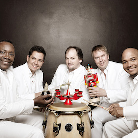 Bild: Klazz Brothers & Cuba Percussion | Christmas meets Cuba