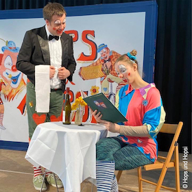 Bild: Hops und Hopsi Kinderprogramm - Hops, der Oberkellner