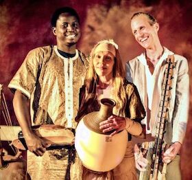 Bild: Nils Kercher Trio mit special guest Oumar Barou Kouyaté (Mali): African Pulse & Nordic Space