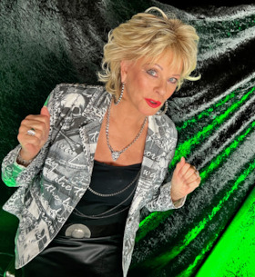 Bild: Lisa Fitz - Heimleuchten