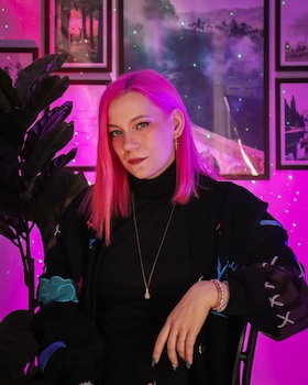 Bild: Marie Grasshoff stellt ihr neues Buch vor: "I am the Blade"