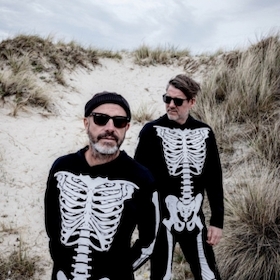 Bild: PLEWKA & SCHMEDTJE - Between the Lights