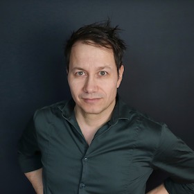 Bild: Marco Tschirpke  "Musik-Kabarett" - „DICHTEN, BIS ICH DRESCHE KRIEGE“