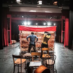 Bild: Erwachsenen Theater - Mai - August 2026