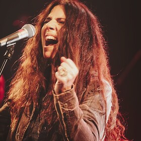 Bild: SARI SCHORR - Running Wild Tour 2026