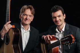 Bild: Die Magie der Gitarre - Prof. Michael Hampel und Phileas Baun