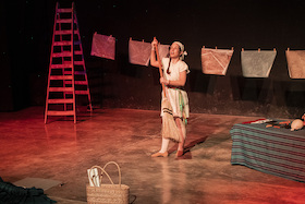 Bild: Maria fegt die Wüste