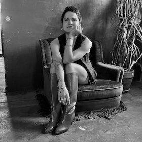 Bild: Sinem - „Geteilt in zwei Welten“ - Indie-Türkpop mit authentischer Frontfrau