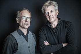 Bild: Grau Schumacher Piano Duo  und Ulrich Noethen