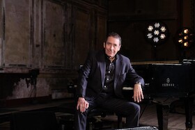 Bild: JOOLS HOLLAND - Live 2027!