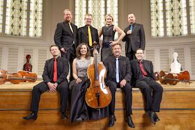 Bild: Acht Cellisten der Wiener Symphoniker