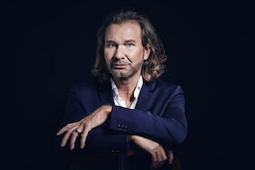 Bild: Ralph Lohaus spielt Udo Jürgens