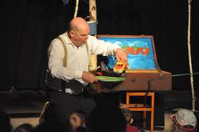 Bild: Die kleine Raupe Nimmersatt