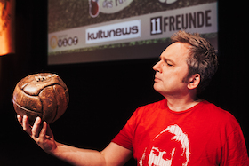 Bild: „Immer Glück ist Können! - Zeiglers wunderbare Welt des Fußballs – LIVE“