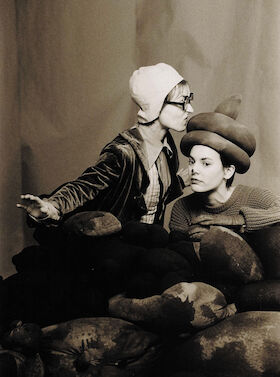 Bild: Vom kleinen Maulwurf, der wissen wollte, wer ihm auf den Kopf gemacht hat