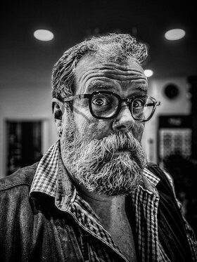 Bild: Jochen Malmsheimer - mit „Ich bin kein Tag für eine Nacht oder: Ein Abend in Holz“