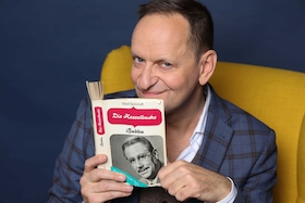Bild: Jo van Nelsen liest die Hesselbachs - Herr Hesselbach und die Entwicklungshilfe