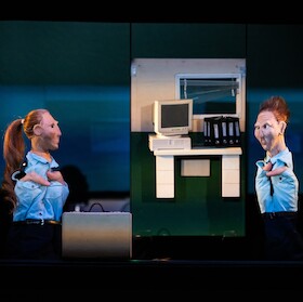 Bild: Warten in Godow - Figurentheatertage