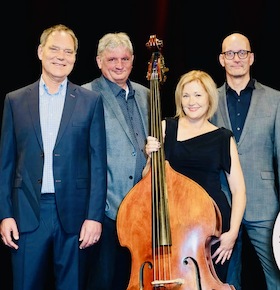 Bild: Nicki Parrott And Her Swingfluencers
